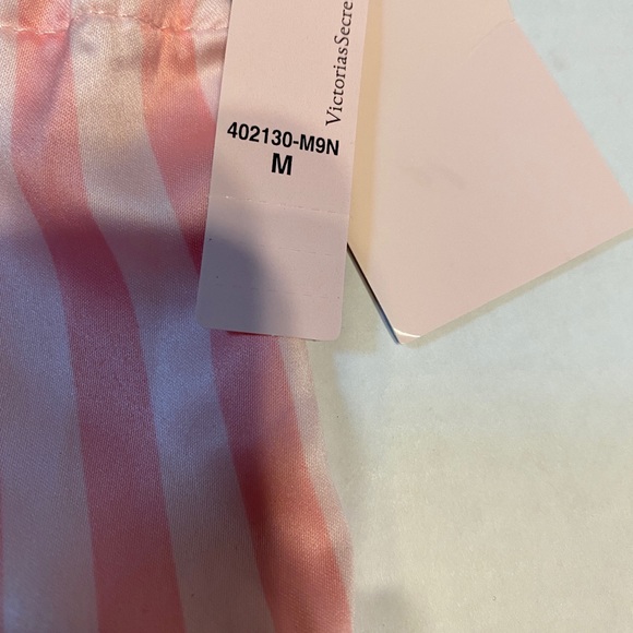 NWT VS.   slippers with matching carry bag - Picture 7 of 7